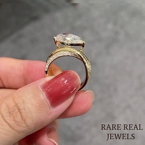 Pear Cut Lab Grown Diamond Ring: Twisted Band Yellow Gold Bridal Set