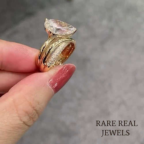 Pear Cut Lab Grown Diamond Ring: Twisted Band Yellow Gold Bridal Set