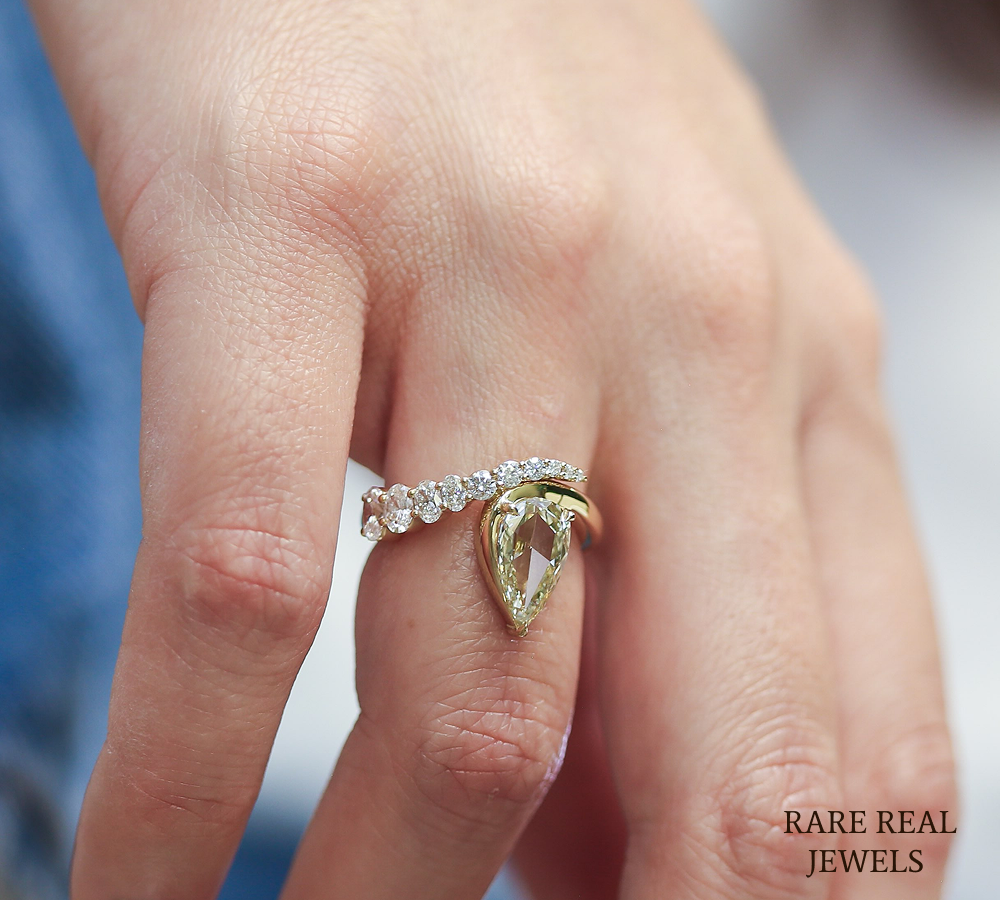 Pear Cut Diamond Engagement Ring, Curved Wedding Band Set, Lab Grown Diamond Ring, Bridal Ring Set Gift for Her