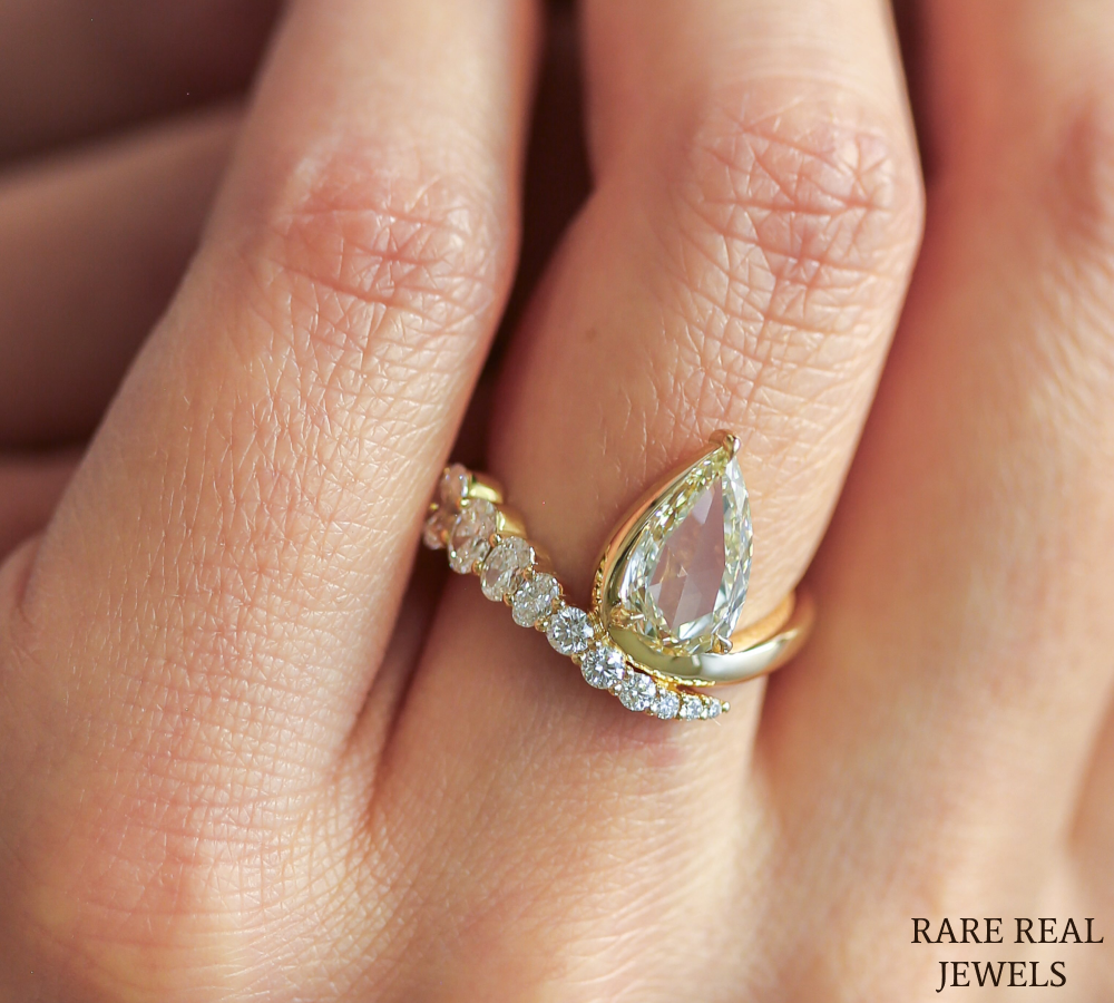 Pear Cut Diamond Engagement Ring, Curved Wedding Band Set, Lab Grown Diamond Ring, Bridal Ring Set Gift for Her