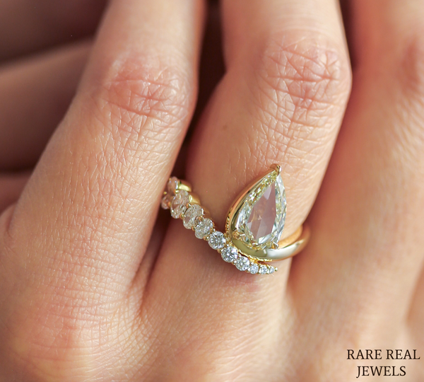 Pear Cut Diamond Engagement Ring, Curved Wedding Band Set, Lab Grown Diamond Ring, Bridal Ring Set Gift for Her