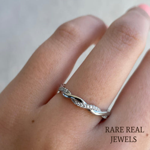 Twisted White Gold Band: 0.21CT Lab Diamond Ring