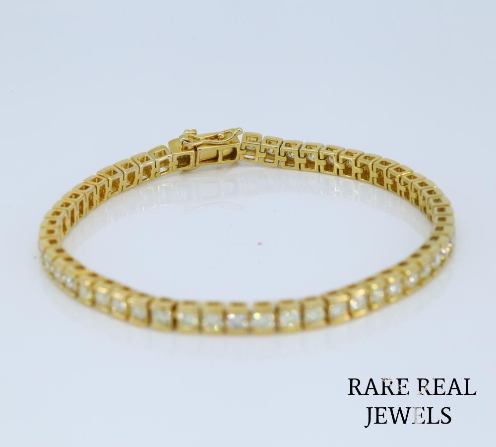 Princess Cut Diamond Tennis Bracelet in Yellow Gold | Square Diamond Line Bracelet Main image