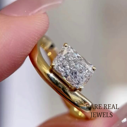 Radiant Cut 1.00 CT Lab Grown Grown Diamond Ring: 10K Yellow Gold Twisted Band Main image