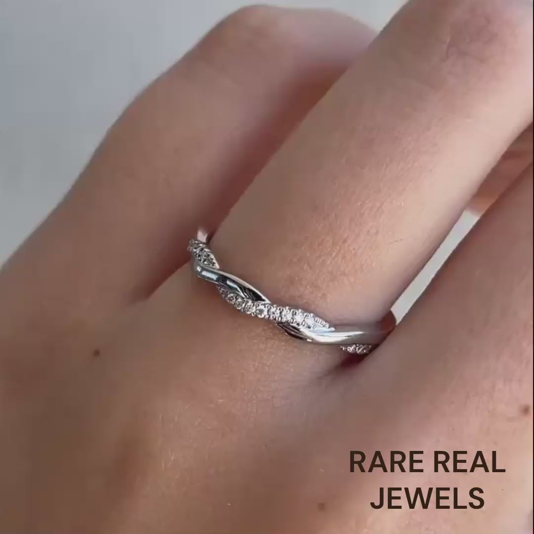Twisted White Gold Band: 0.21CT Lab Diamond Ring