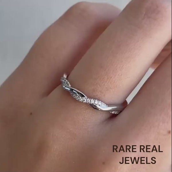 Twisted White Gold Band: 0.21CT Lab Diamond Ring