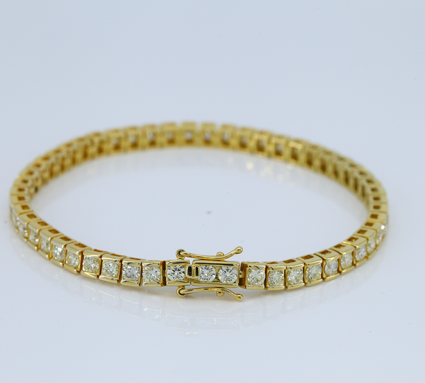 Princess Cut Diamond Tennis Bracelet in Yellow Gold | Square Diamond Line Bracelet