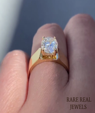 Round Lab Grown Diamond Engagement Ring