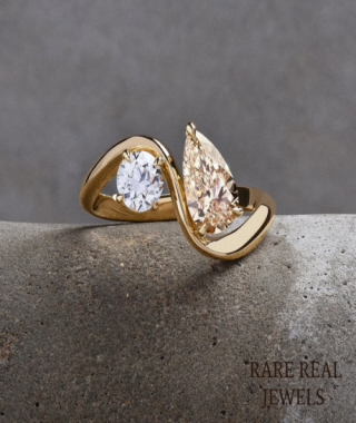 Yellow Gold Toi et Moi Lab Grown Diamond Engagement Ring: Pear & Round