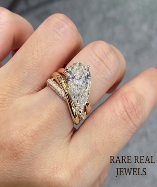 Pear Cut Lab Grown Diamond Ring: Twisted Band Yellow Gold Bridal Set